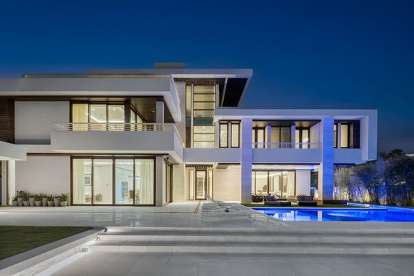 Exterior, Facade, Pool, Modern