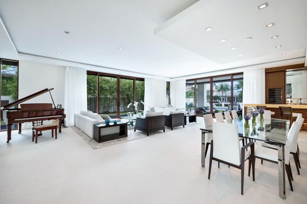 Dining room, Interior, Living room, Piano, Recessed Lighting