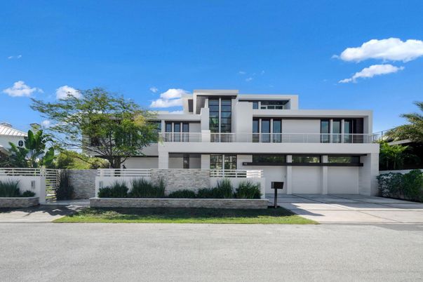 Attached, Exterior, Facade, Modern