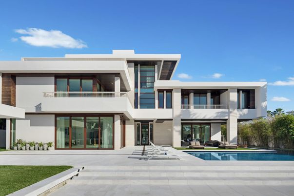Exterior, Facade, Pool, Modern