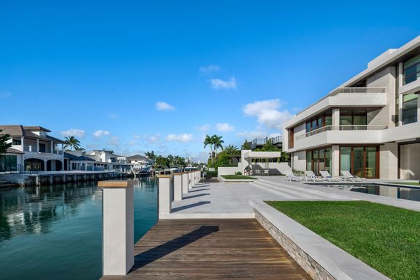 Exterior, Pool, Water