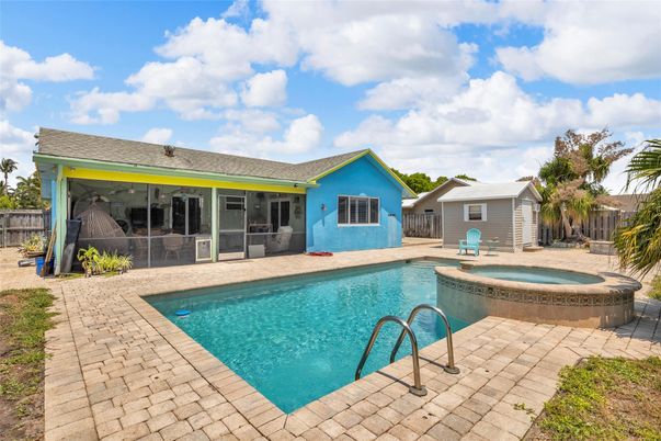 Exterior, Pool