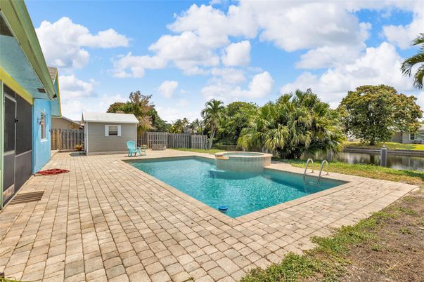Exterior, Pool