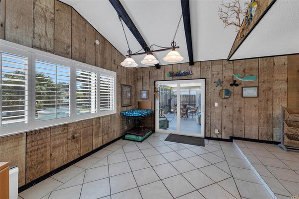 Interior, Pendant Lights, Wooden Walls
