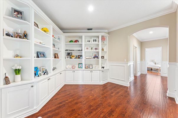 Interior, Recessed Lighting, Wood Texture Flooring