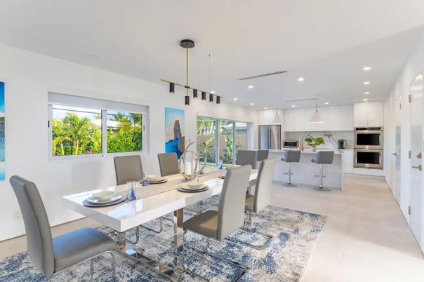 Dining room, Interior, Kitchen, Pendant Lights, Recessed Lighting, Stainless Steel Appliances