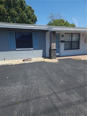 Exterior, Facade, Ranch