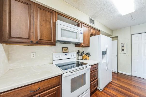Interior, Kitchen, Washer, Wood Texture Flooring