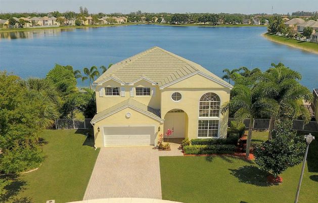 Attached, Exterior, Facade, Water, Mediterranean