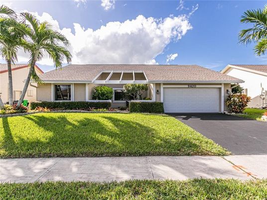 Attached, Exterior, Facade, Ranch