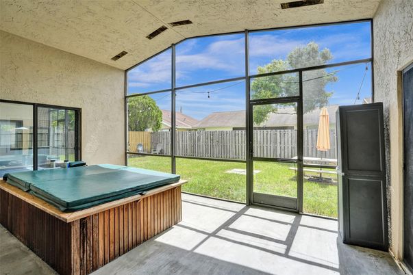 Hot Tub, Interior, Sun Room