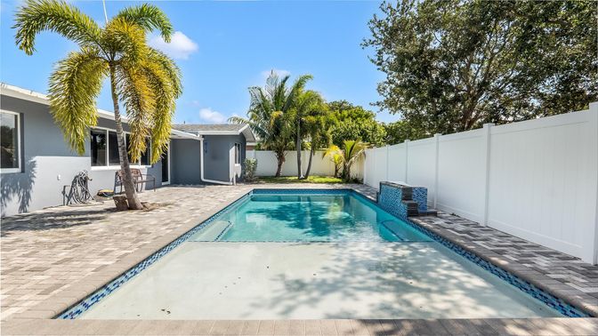 Exterior, Pool
