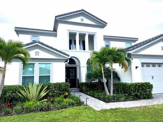 Attached, Exterior, Facade, Mediterranean