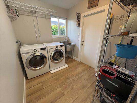 Interior, Washer, Wood Texture Flooring