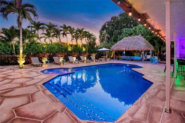Exterior, Pool