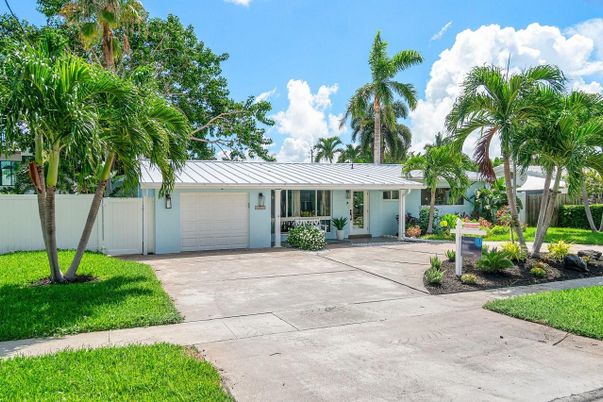 Attached, Exterior, Facade, Ranch