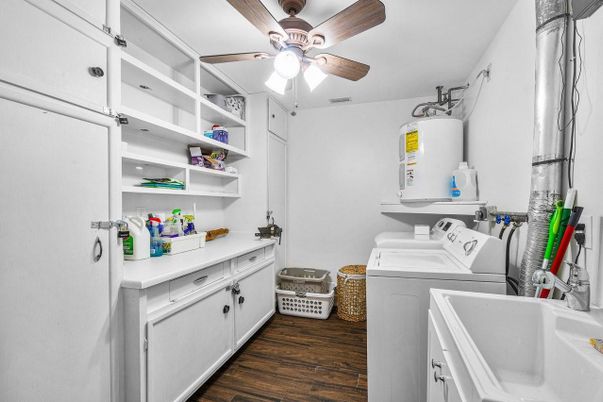 Interior, Washer, Wood Texture Flooring