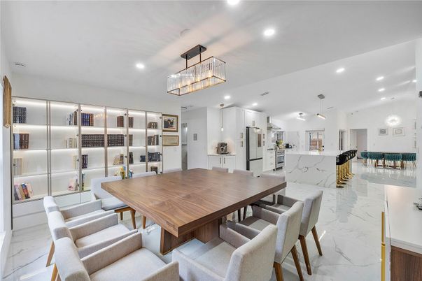 Chandelier, Dining room, Interior, Kitchen, Marble, Pendant Lights, Recessed Lighting