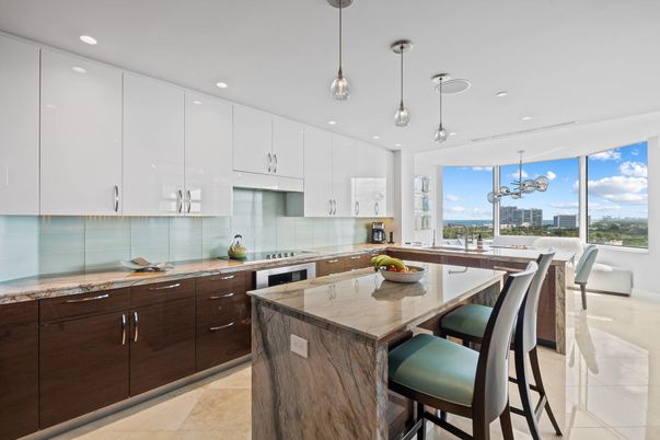 Dining room, Interior, Kitchen, Pendant Lights, Recessed Lighting, Water