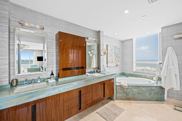 Bathroom, Dual Sink Vanities, Interior, Recessed Lighting, Water