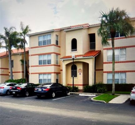 Exterior, Facade, Mediterranean