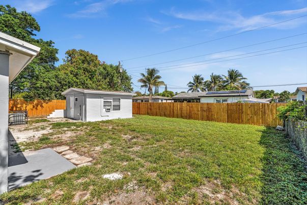 Backyard, Exterior