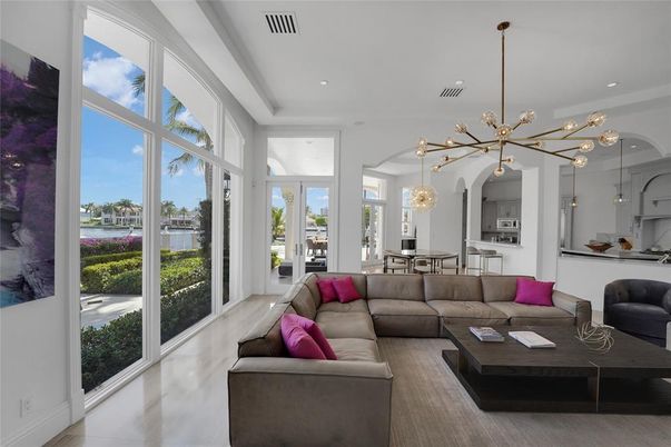 Dining room, Interior, Living room, Pendant Lights, Recessed Lighting, Water