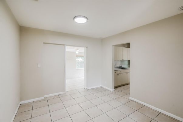 Empty room, Interior