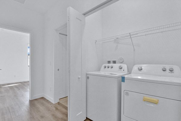 Interior, Utility Closets, Washer, Wood Texture Flooring