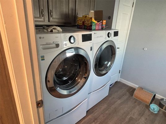 Interior, Utility Closets, Washer, Wood Texture Flooring