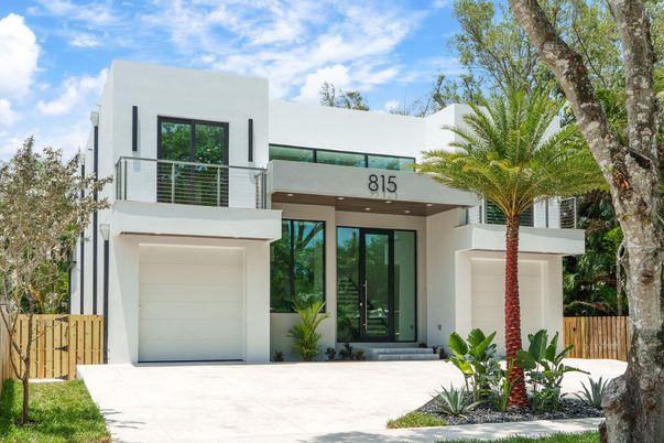 Attached, Exterior, Facade, Modern