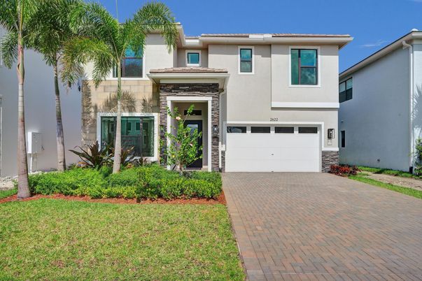 Attached, Exterior, Facade, Mediterranean