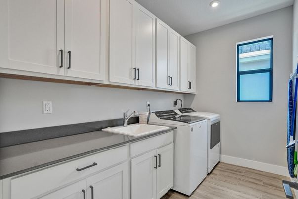 Interior, Recessed Lighting, Washer, Wood Texture Flooring