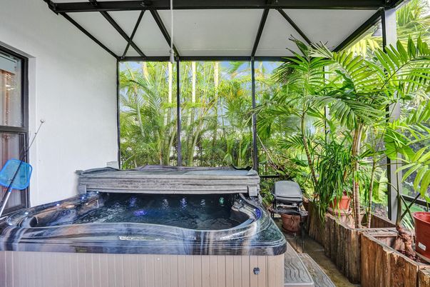 Exterior, Hot Tub