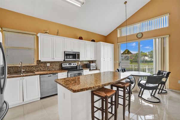 Dining room, Interior, Kitchen, Pendant Lights, Stainless Steel Appliances
