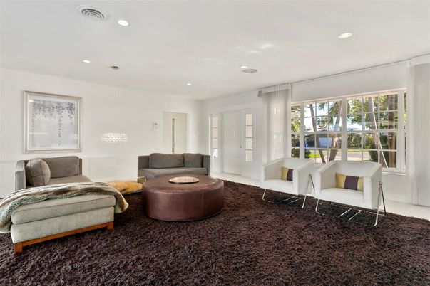 Interior, Living room, Pendant Lights, Recessed Lighting