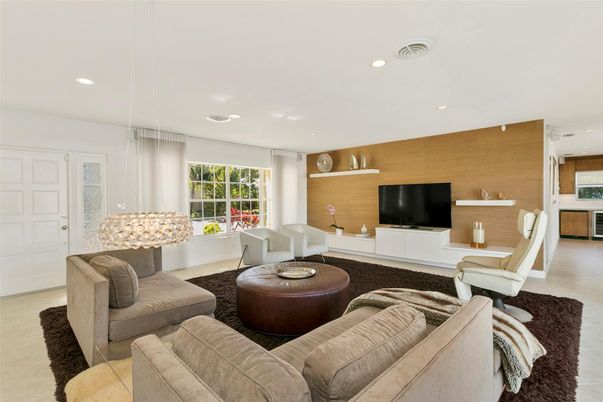 Interior, Living room, Pendant Lights, Recessed Lighting
