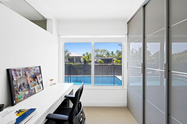 Home Office, Interior