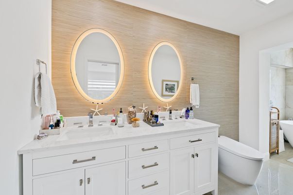 Bathroom, Dual Sink Vanities, Interior