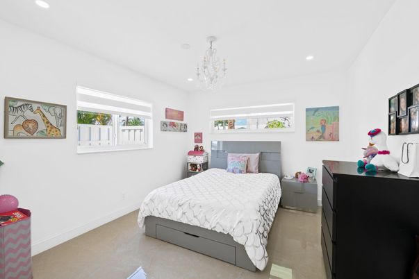 Bedroom, Chandelier, Interior, Recessed Lighting