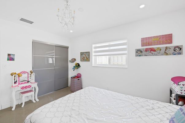 Bedroom, Chandelier, Interior, Recessed Lighting