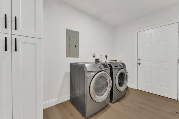 Interior, Washer, Wood Texture Flooring
