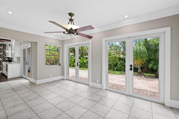 Empty room, Interior, Recessed Lighting