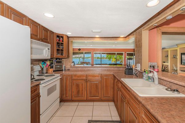 Interior, Kitchen, Recessed Lighting, Water