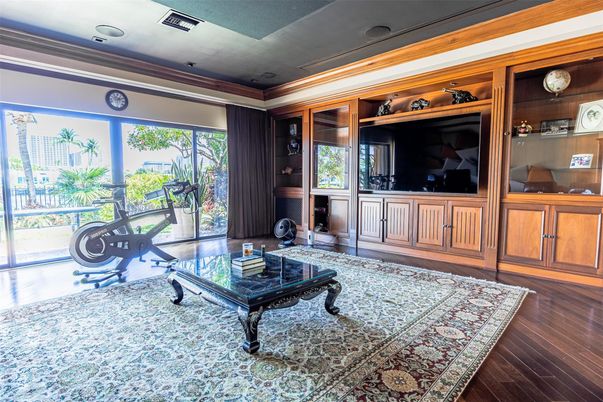 Fitness Equipment, Interior, Recessed Lighting, Wood Texture Flooring