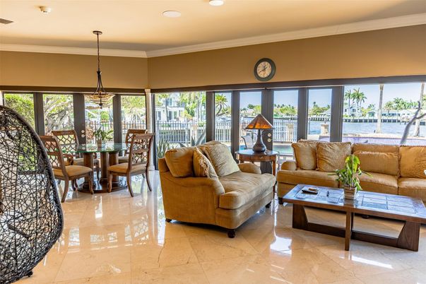 Dining room, Interior, Living room, Pendant Lights, Recessed Lighting, Water