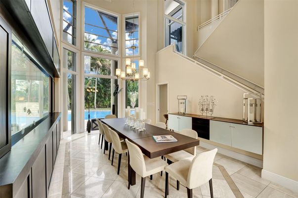 Chandelier, Dining room, Interior
