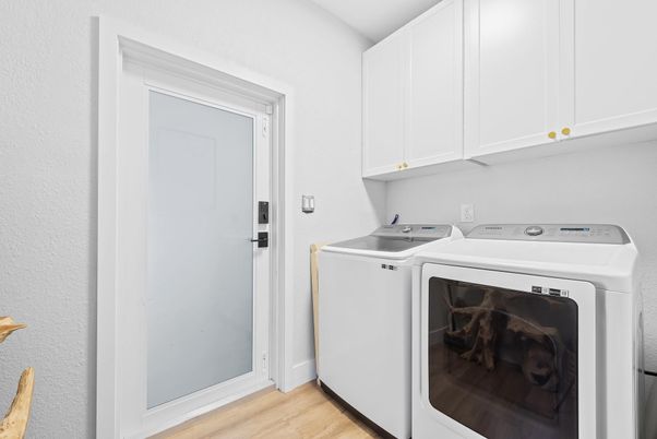 Interior, Washer, Wood Texture Flooring