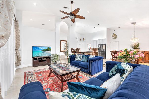 Dining room, Interior, Kitchen, Living room, Pendant Lights, Recessed Lighting, Stainless Steel Appliances