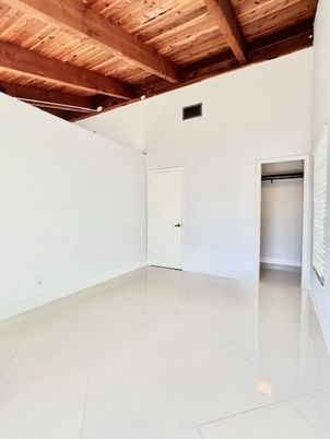 Empty room, Interior, Wooden Beams, Wooden Ceilings